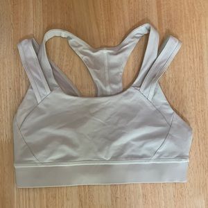 Lululemon Geared to train bra size 6 light green